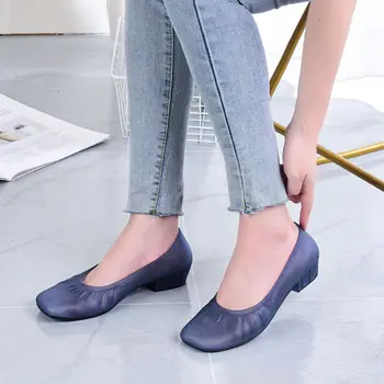 2023 Женская рабочая нескользящая водонепроницаемая обувь от дождя, модные простые и легкие женские туфли на низком каблуке с наклонным каблуком