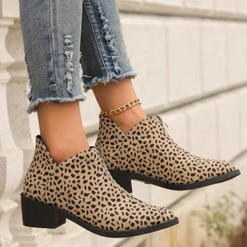 Женская обувь 2023, высококачественные женские ботинки на молнии спереди, зимние ботинки в западном стиле с леопардовым принтом, острым носком, коротким бочком и массивным каблуком